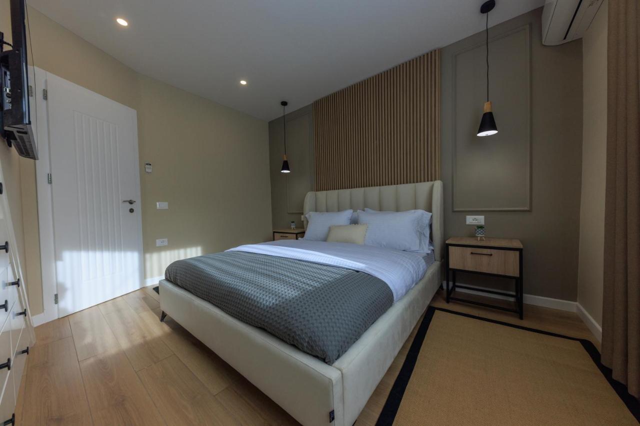 One-bedroom Rooftop Skyline Central Hidden Gem In Apartament *